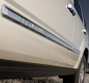 Mopar Chrome Side Moldings for 2005-2010 Grand Cherokee WK