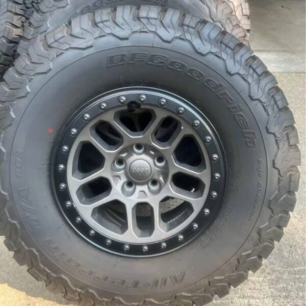 315/70R17BFG AT - Image 3