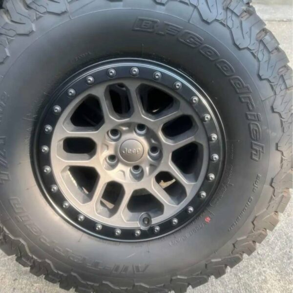 315/70R17BFG AT - Image 4