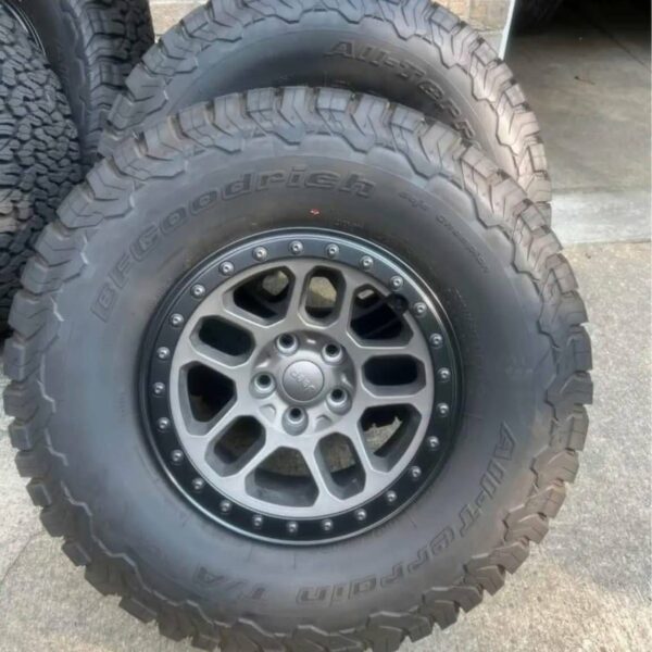315/70R17BFG AT - Image 5